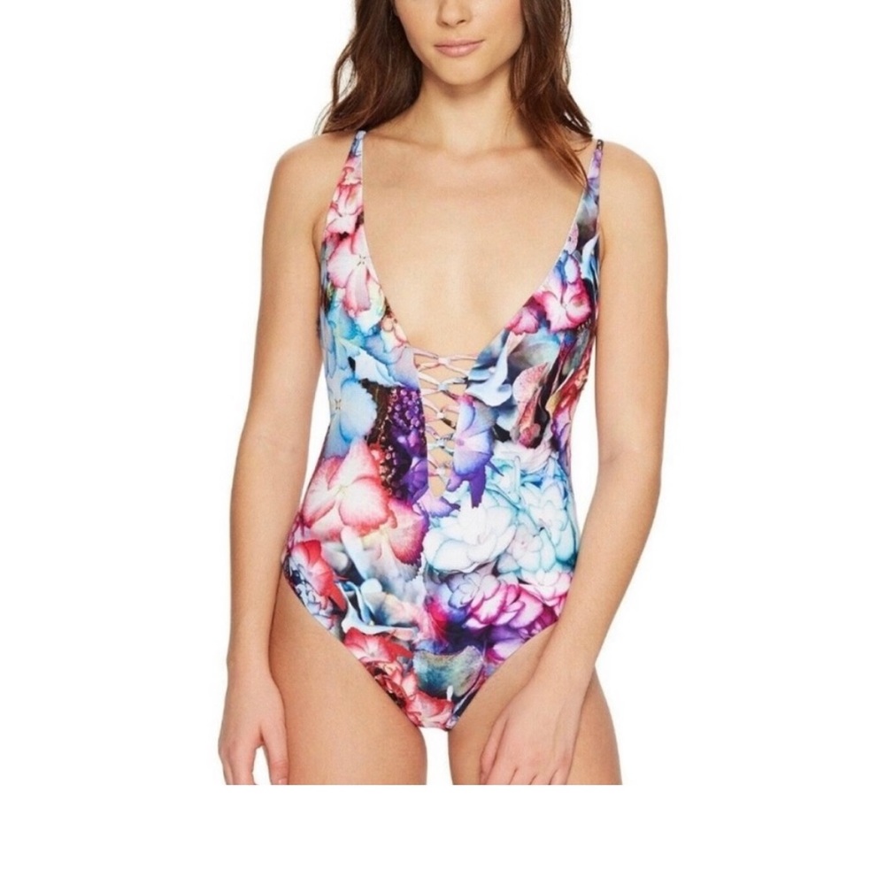 6 SHORE ROAD RAINBOW GARDEN
ONE PIECE